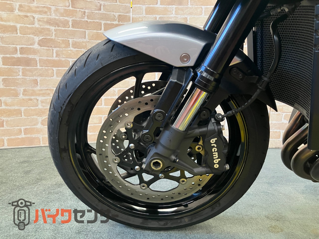 カタナ ヨシムラ　スクリーン　マフラー　バックステップ　ケースガード　ローダウン　シート加工　フェンダーレス　カーボンインナーフェンダー_12