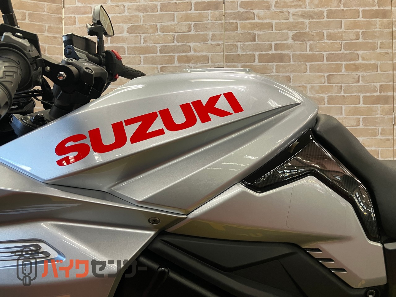 カタナ ヨシムラ　スクリーン　マフラー　バックステップ　ケースガード　ローダウン　シート加工　フェンダーレス　カーボンインナーフェンダー_15