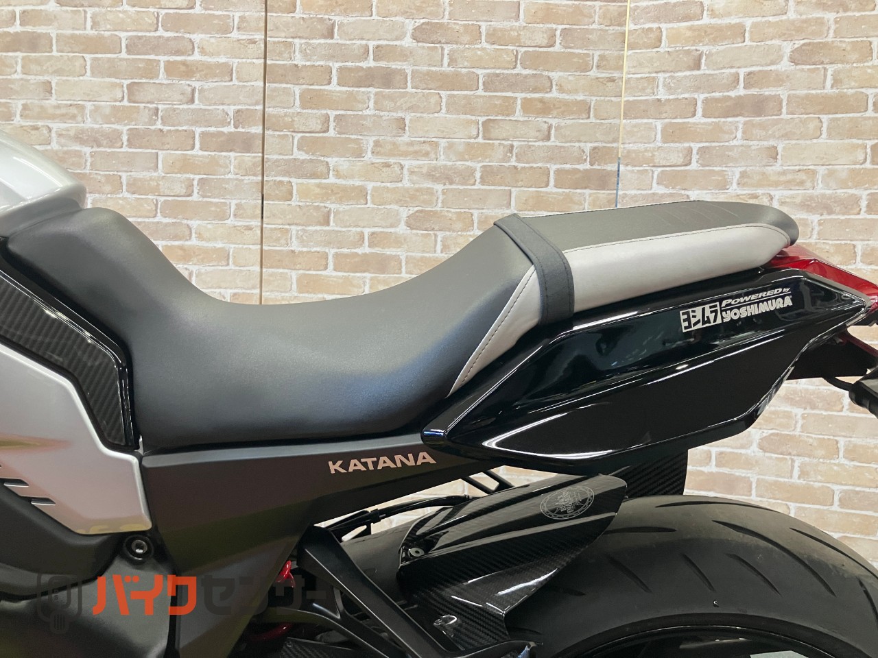 カタナ ヨシムラ　スクリーン　マフラー　バックステップ　ケースガード　ローダウン　シート加工　フェンダーレス　カーボンインナーフェンダー_16