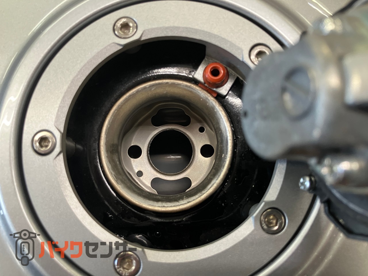 カタナ ヨシムラ　スクリーン　マフラー　バックステップ　ケースガード　ローダウン　シート加工　フェンダーレス　カーボンインナーフェンダー_20