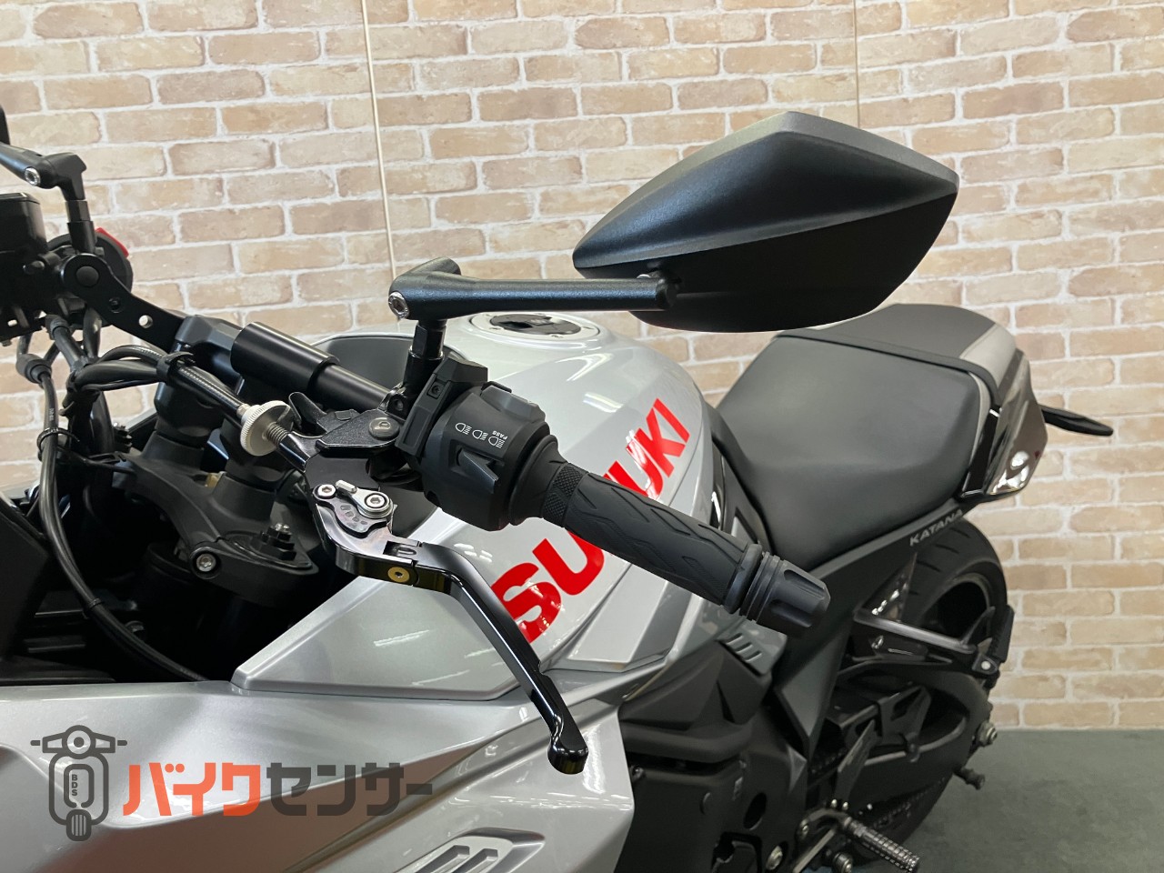 カタナ ヨシムラ　スクリーン　マフラー　バックステップ　ケースガード　ローダウン　シート加工　フェンダーレス　カーボンインナーフェンダー_25