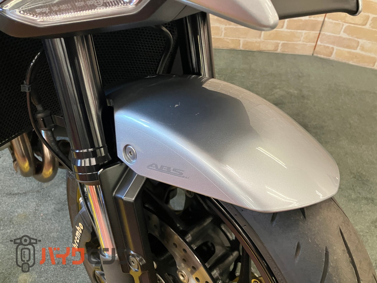 カタナ ヨシムラ　スクリーン　マフラー　バックステップ　ケースガード　ローダウン　シート加工　フェンダーレス　カーボンインナーフェンダー_31