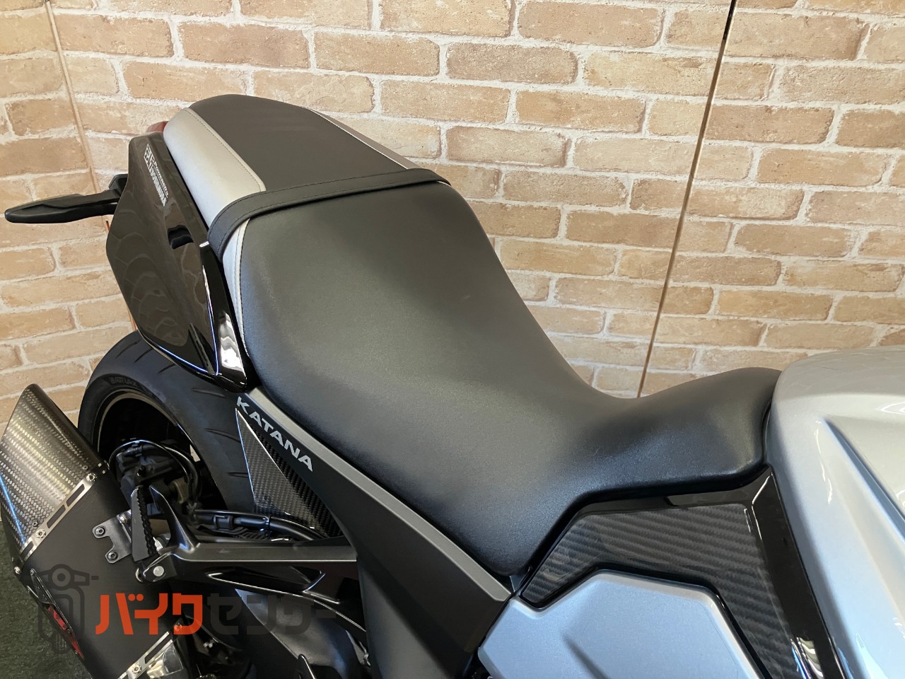 カタナ ヨシムラ　スクリーン　マフラー　バックステップ　ケースガード　ローダウン　シート加工　フェンダーレス　カーボンインナーフェンダー_34