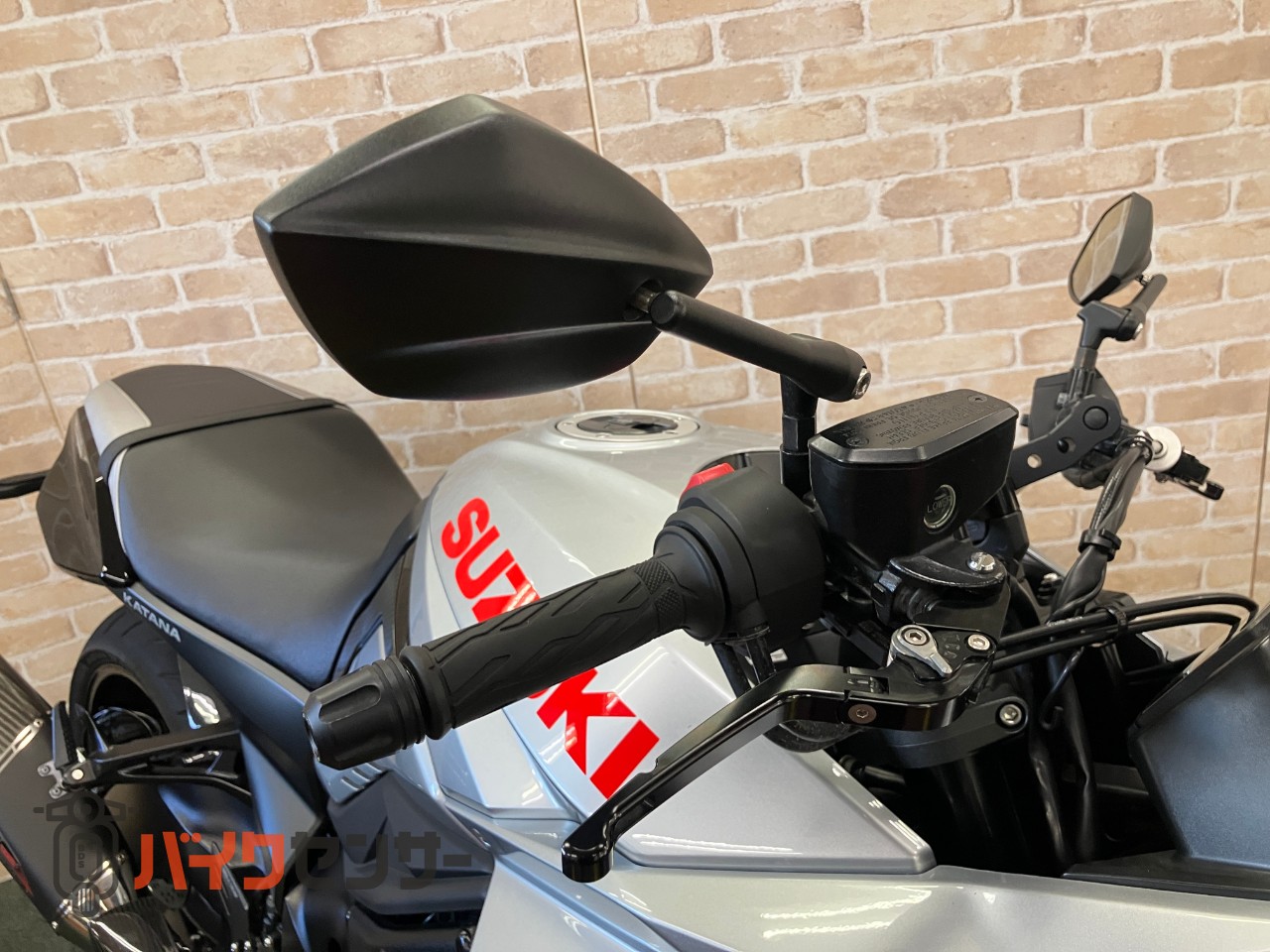 カタナ ヨシムラ　スクリーン　マフラー　バックステップ　ケースガード　ローダウン　シート加工　フェンダーレス　カーボンインナーフェンダー_36