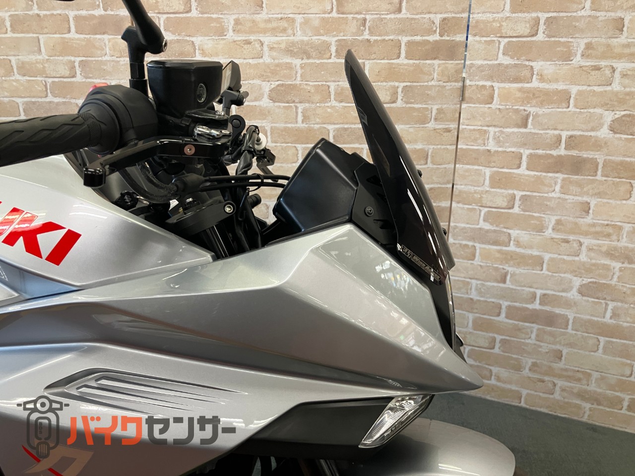 カタナ ヨシムラ　スクリーン　マフラー　バックステップ　ケースガード　ローダウン　シート加工　フェンダーレス　カーボンインナーフェンダー_37