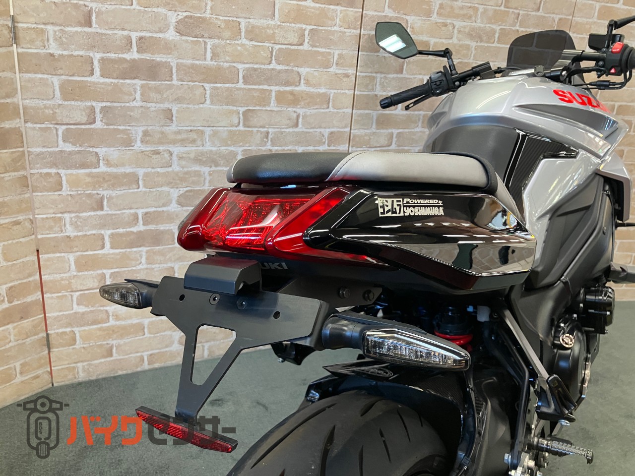 カタナ ヨシムラ　スクリーン　マフラー　バックステップ　ケースガード　ローダウン　シート加工　フェンダーレス　カーボンインナーフェンダー_46