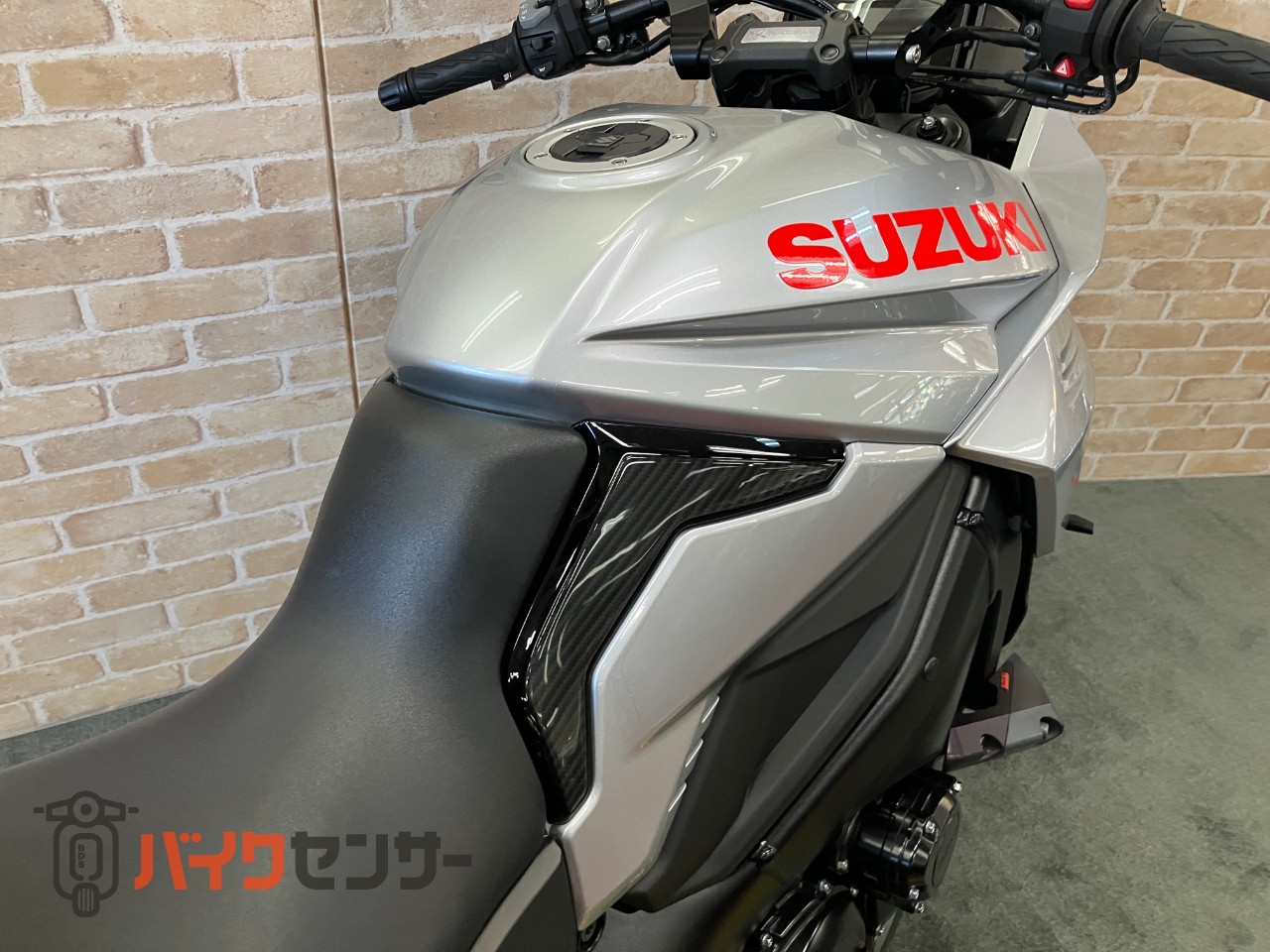 カタナ ヨシムラ　スクリーン　マフラー　バックステップ　ケースガード　ローダウン　シート加工　フェンダーレス　カーボンインナーフェンダー_49