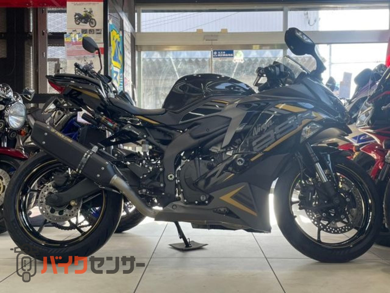 カワサキ Ninja ZX-25R SE 社外マフラー バックステップ 社外リア
