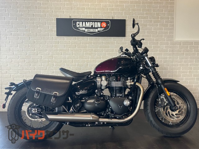 ボンネビルボバーＥＴＣ　ＵＳＢポート　ヘルメットホルダー　エンジンガード　トライアンフサイドバッグ