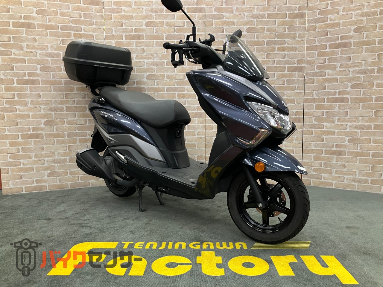 バーグマンストリート125 リアボックス スマホホルダー マウントバー_2