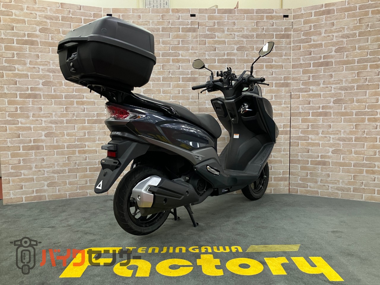 バーグマンストリート125 リアボックス スマホホルダー マウントバー_4