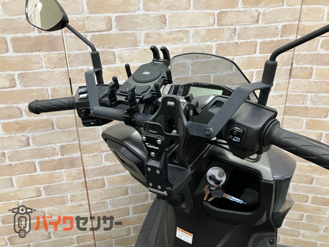 バーグマンストリート125 リアボックス スマホホルダー マウントバー_44