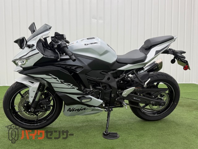 Ninja ZX-4R SE AKRAPOVICマフラー ETC2．0付き