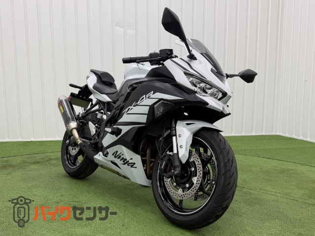 Ninja ZX-4R SE AKRAPOVICマフラー ETC2．0付き