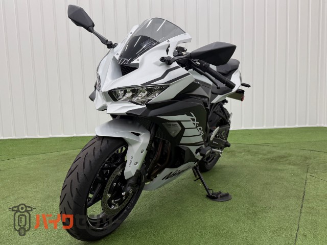 Ninja ZX-4R SE AKRAPOVICマフラー ETC2．0付き