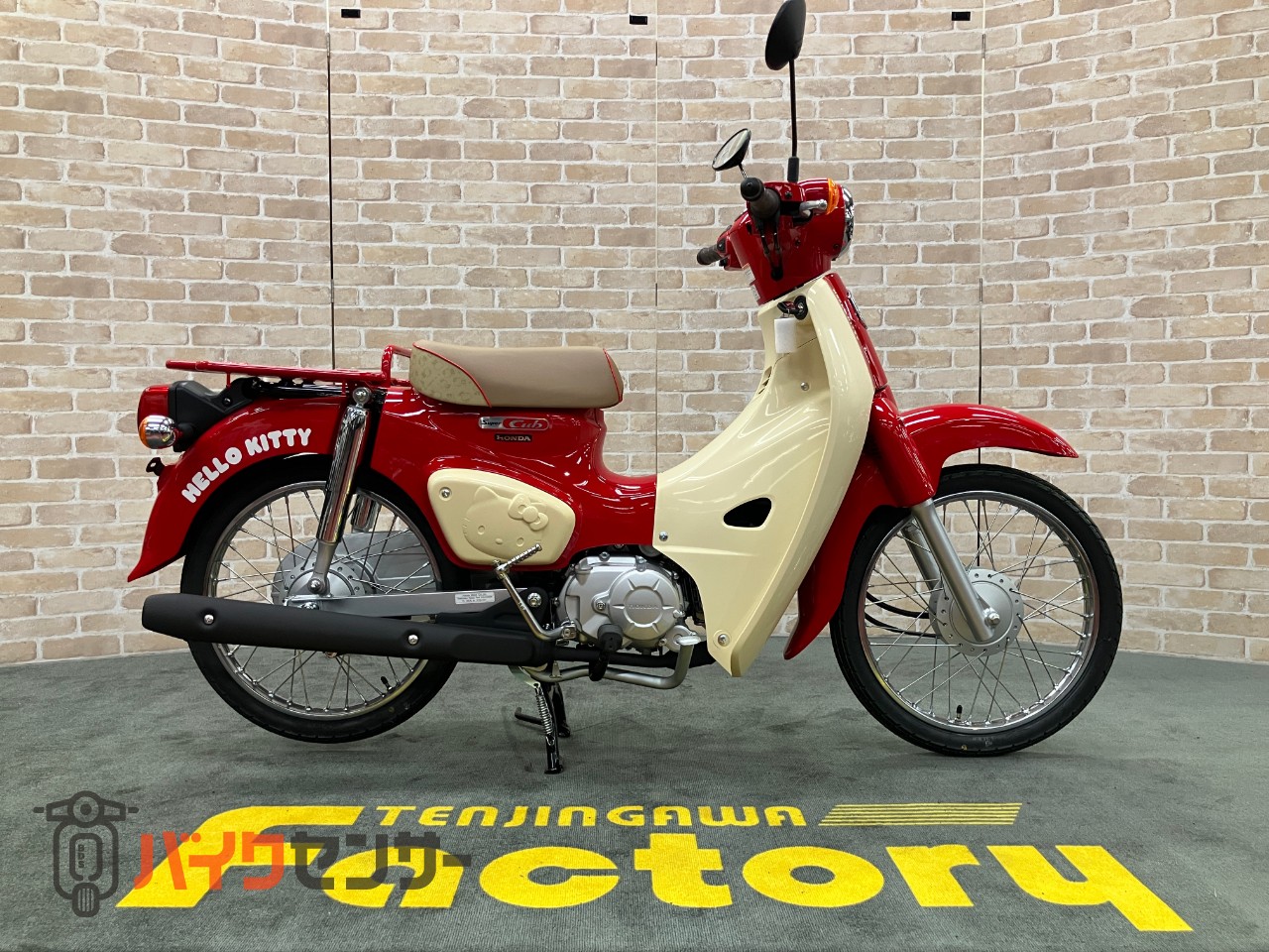 スーパーカブ50 ５０周年記念ハローキティ　マグナレッド　インジェクション　受注期間限定モデル_0