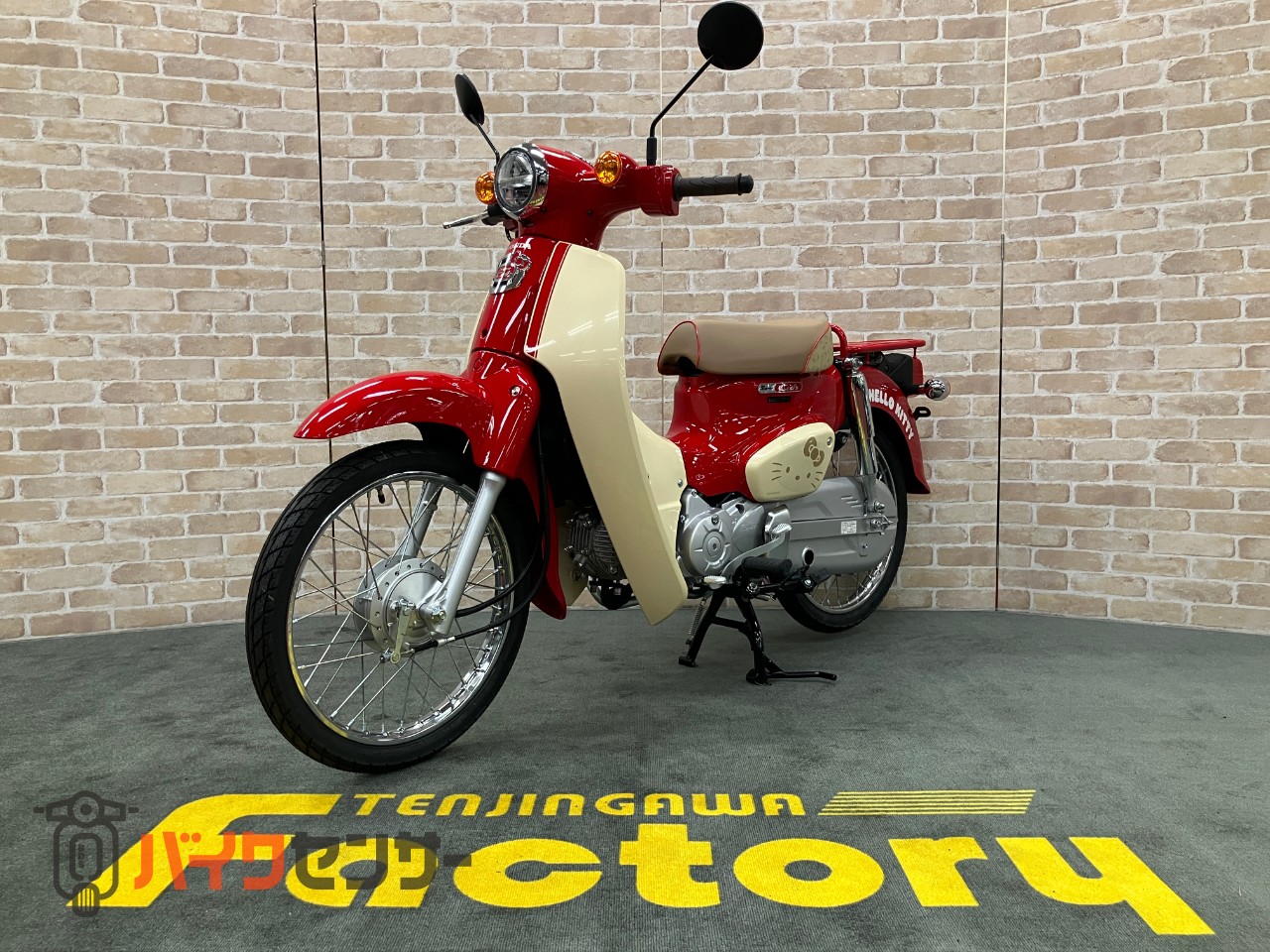 スーパーカブ50 ５０周年記念ハローキティ　マグナレッド　インジェクション　受注期間限定モデル_3