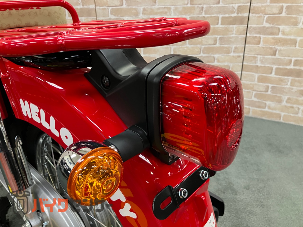 スーパーカブ50 ５０周年記念ハローキティ　マグナレッド　インジェクション　受注期間限定モデル_11
