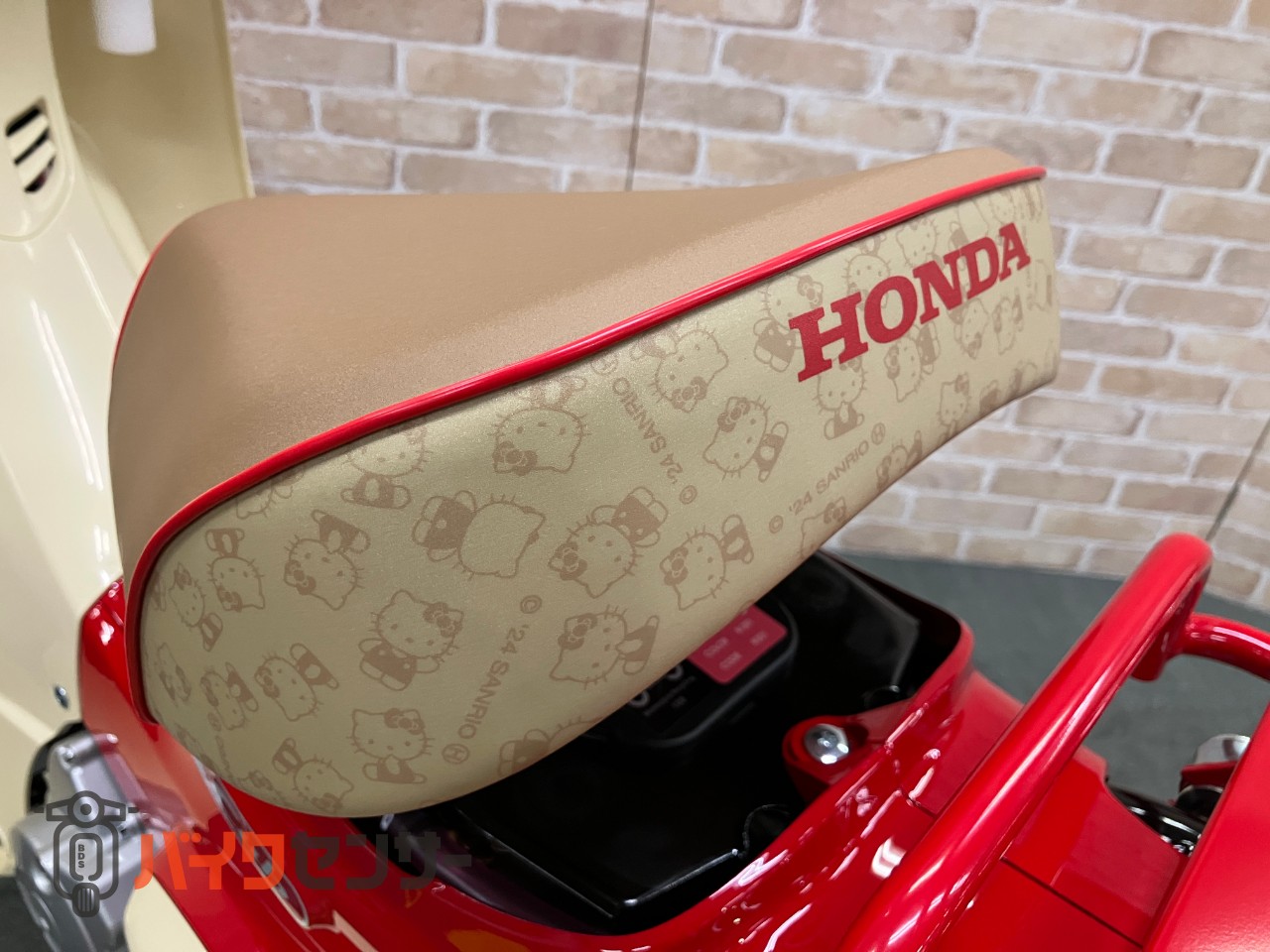 スーパーカブ50 ５０周年記念ハローキティ　マグナレッド　インジェクション　受注期間限定モデル_15