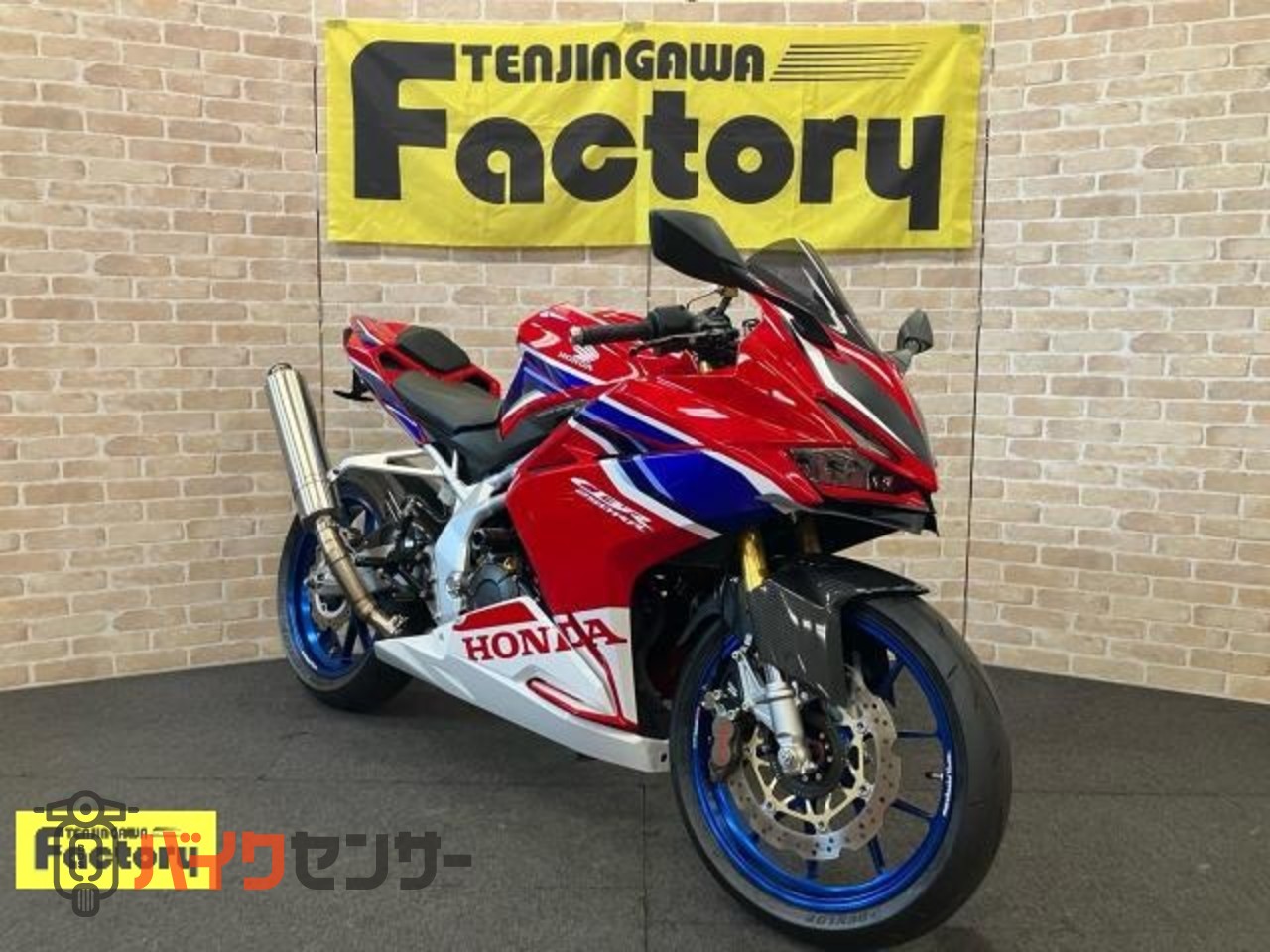 CBR250RR　マルケジーニホイール　オーリンズリアサス　OVERハンドル　マジカルスクリーン前後フェンダー　ベビーフェイスステップ等_0
