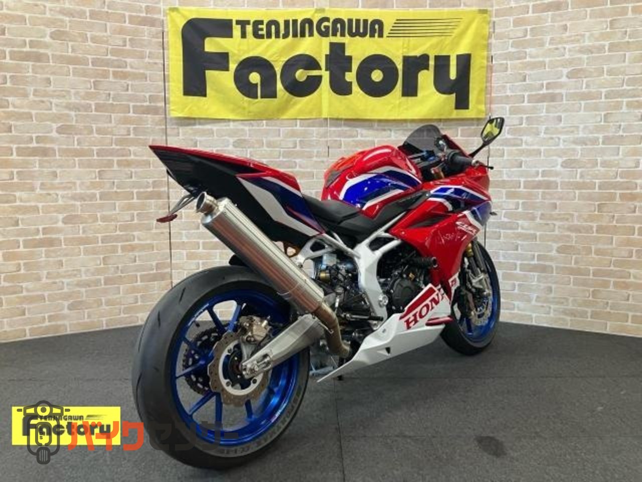 CBR250RR　マルケジーニホイール　オーリンズリアサス　OVERハンドル　マジカルスクリーン前後フェンダー　ベビーフェイスステップ等_2