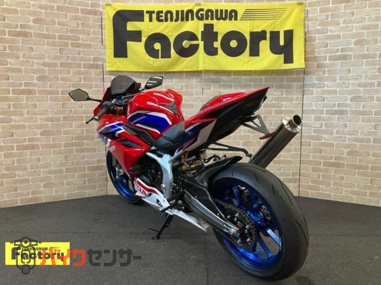 CBR250RR　マルケジーニホイール　オーリンズリアサス　OVERハンドル　マジカルスクリーン前後フェンダー　ベビーフェイスステップ等_5