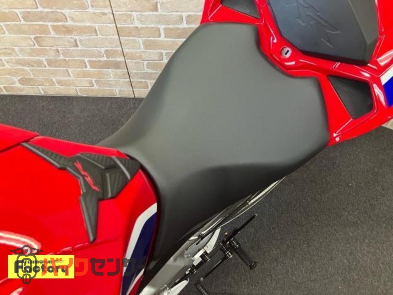 CBR250RR　マルケジーニホイール　オーリンズリアサス　OVERハンドル　マジカルスクリーン前後フェンダー　ベビーフェイスステップ等_7