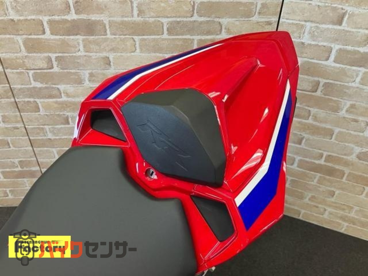 CBR250RR　マルケジーニホイール　オーリンズリアサス　OVERハンドル　マジカルスクリーン前後フェンダー　ベビーフェイスステップ等_8