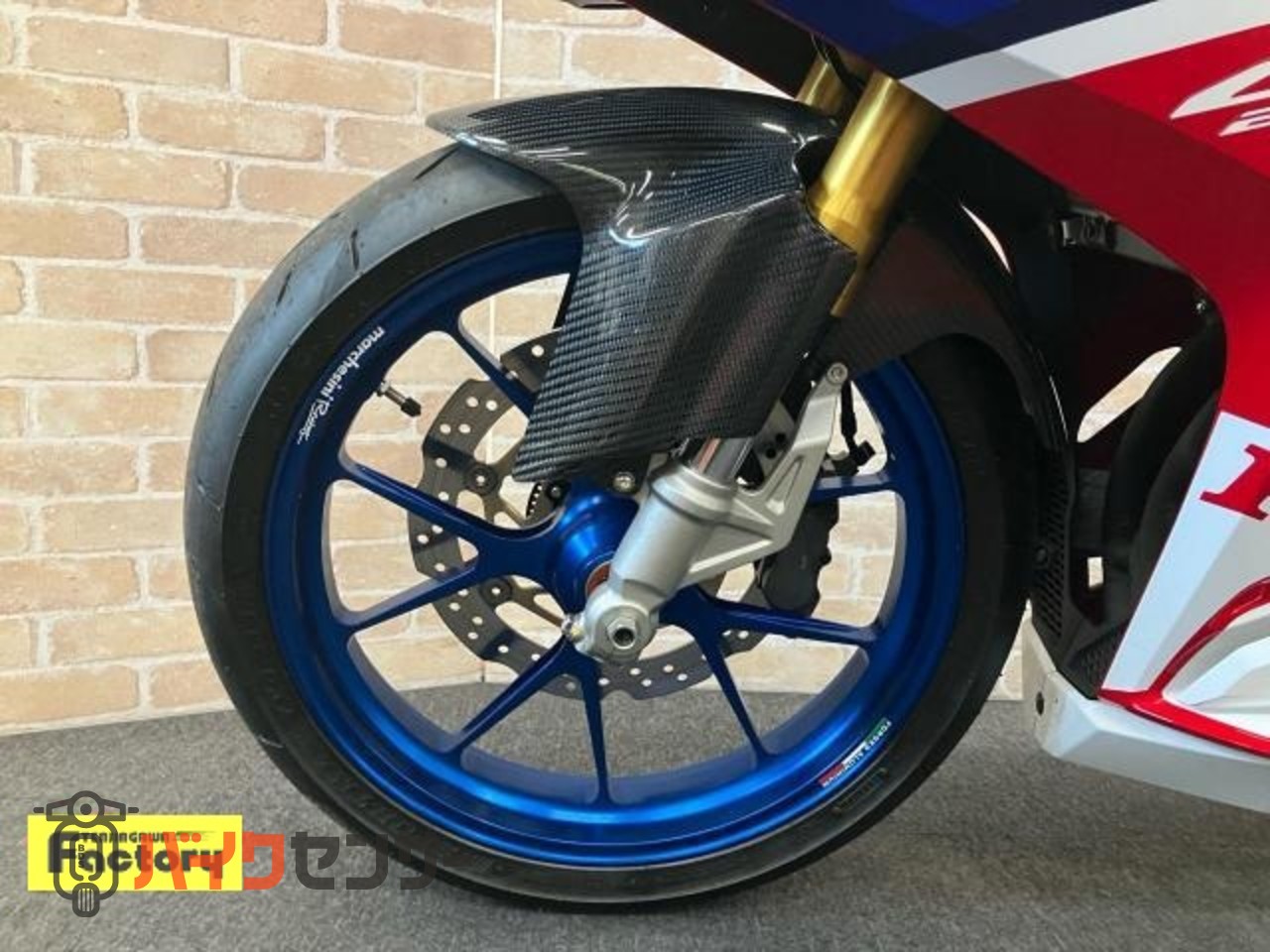 CBR250RR　マルケジーニホイール　オーリンズリアサス　OVERハンドル　マジカルスクリーン前後フェンダー　ベビーフェイスステップ等_24