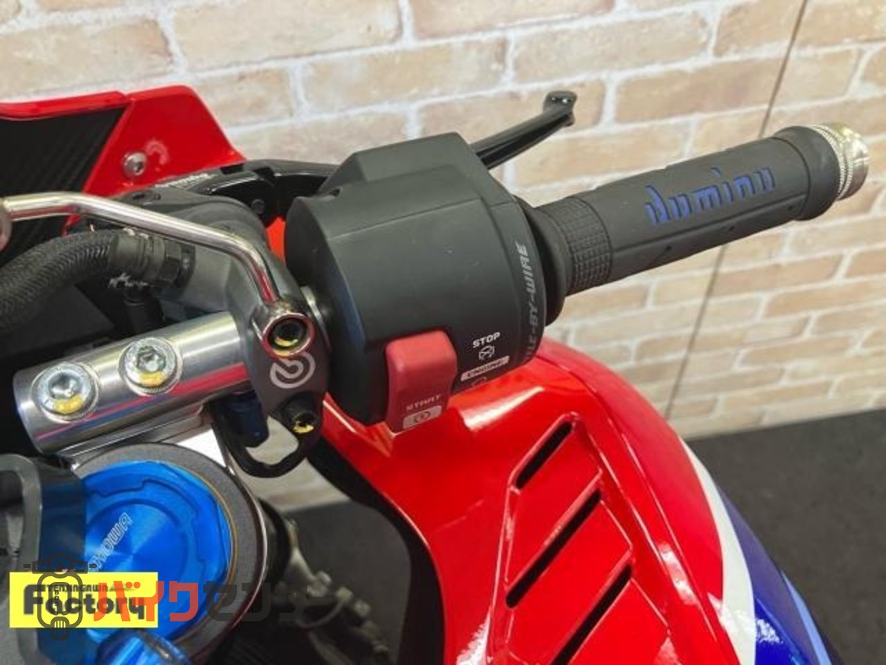 CBR250RR　マルケジーニホイール　オーリンズリアサス　OVERハンドル　マジカルスクリーン前後フェンダー　ベビーフェイスステップ等_30