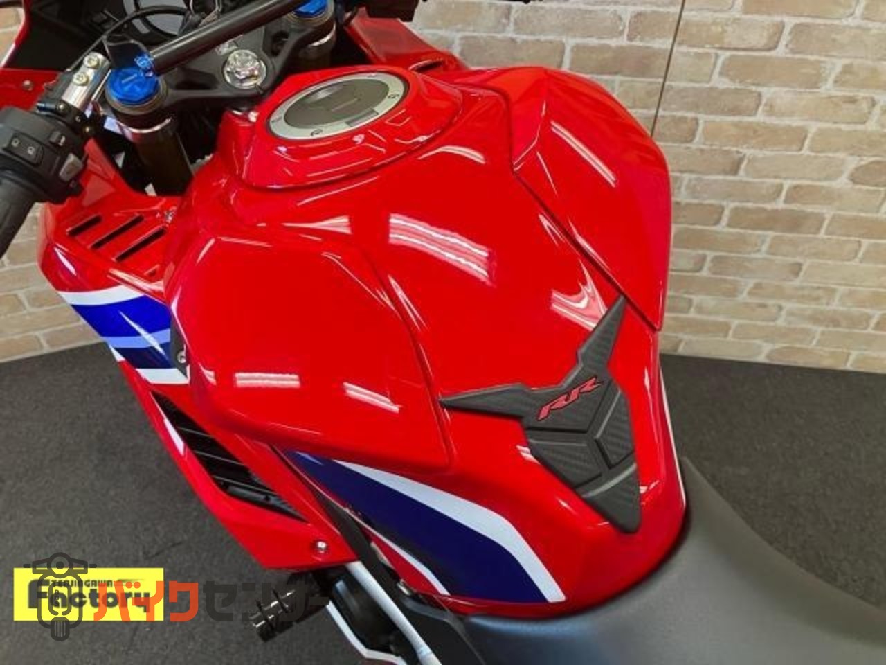 CBR250RR　マルケジーニホイール　オーリンズリアサス　OVERハンドル　マジカルスクリーン前後フェンダー　ベビーフェイスステップ等_31