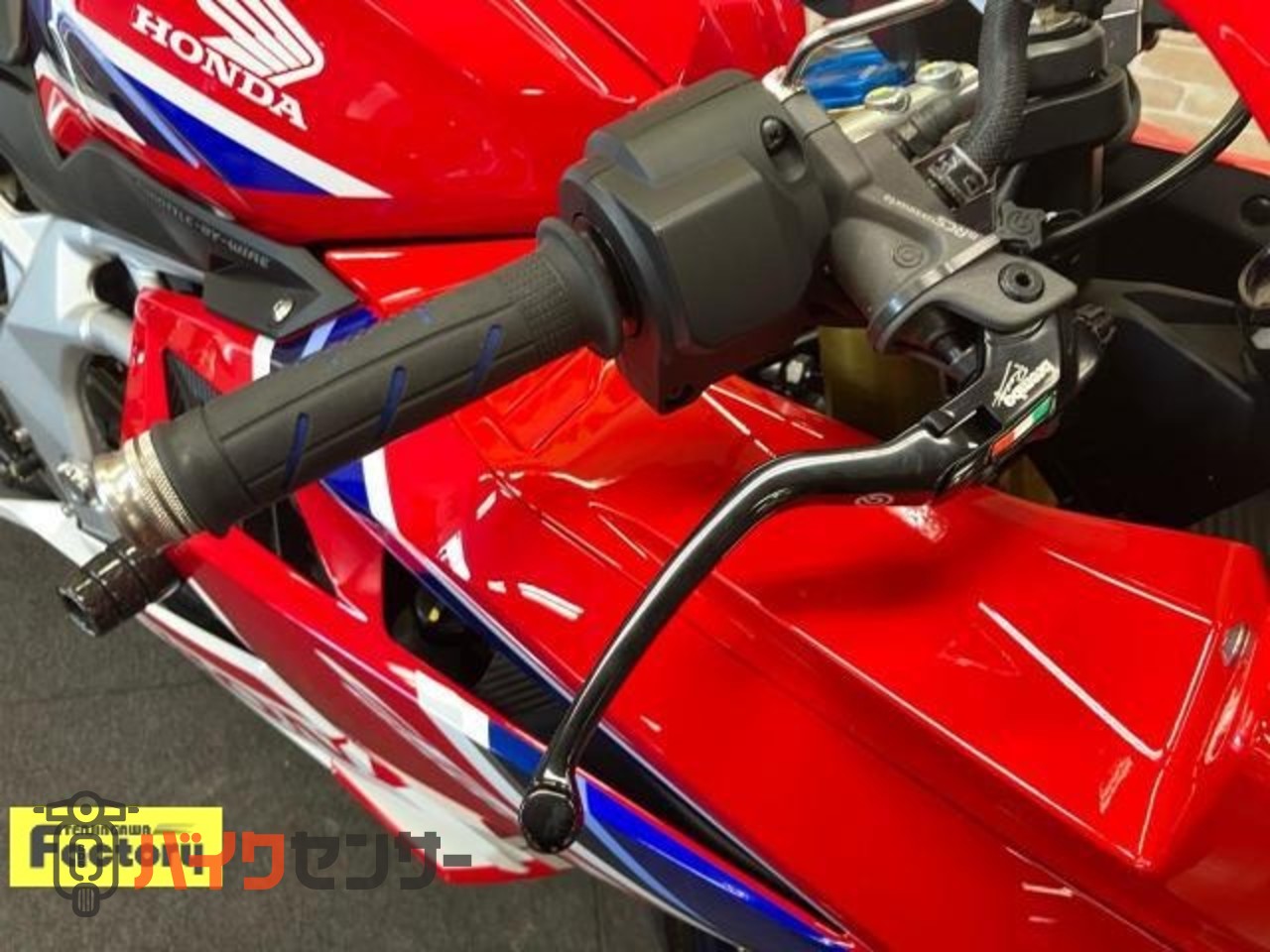 CBR250RR　マルケジーニホイール　オーリンズリアサス　OVERハンドル　マジカルスクリーン前後フェンダー　ベビーフェイスステップ等_39