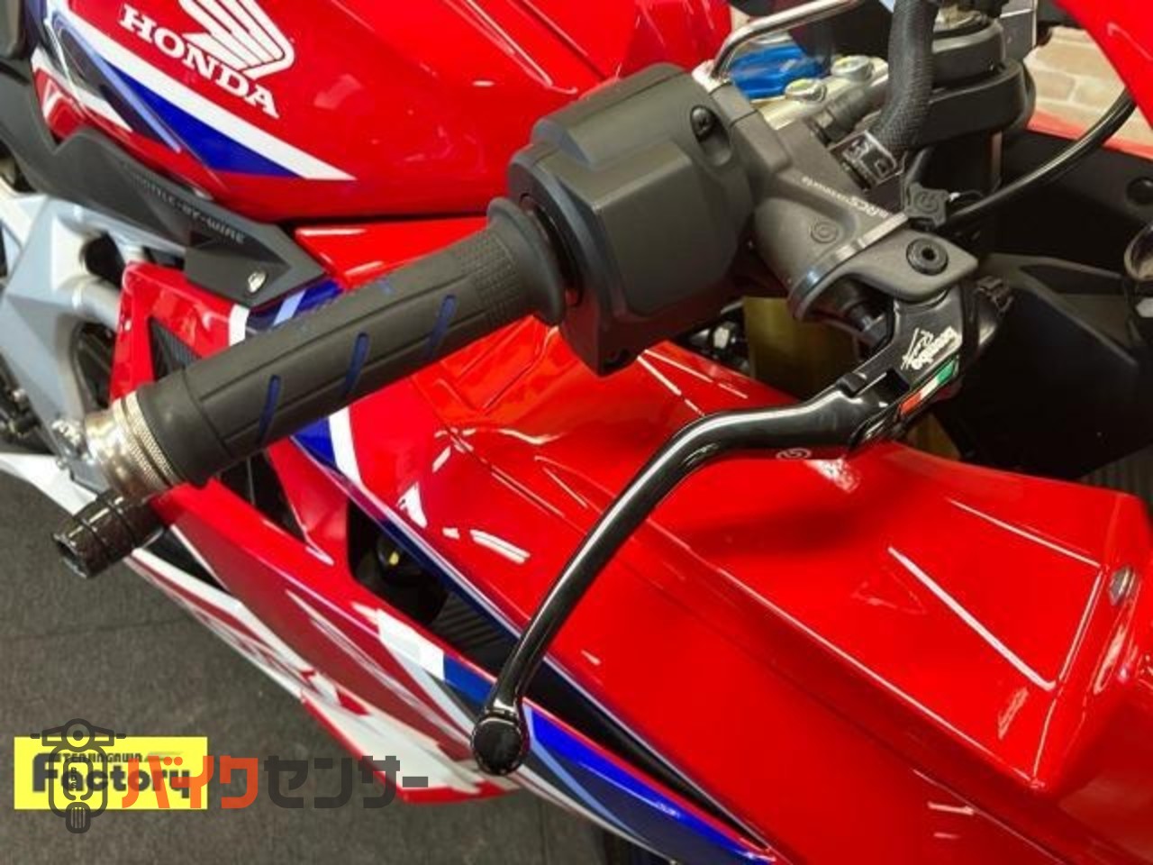 CBR250RR　マルケジーニホイール　オーリンズリアサス　OVERハンドル　マジカルスクリーン前後フェンダー　ベビーフェイスステップ等_40