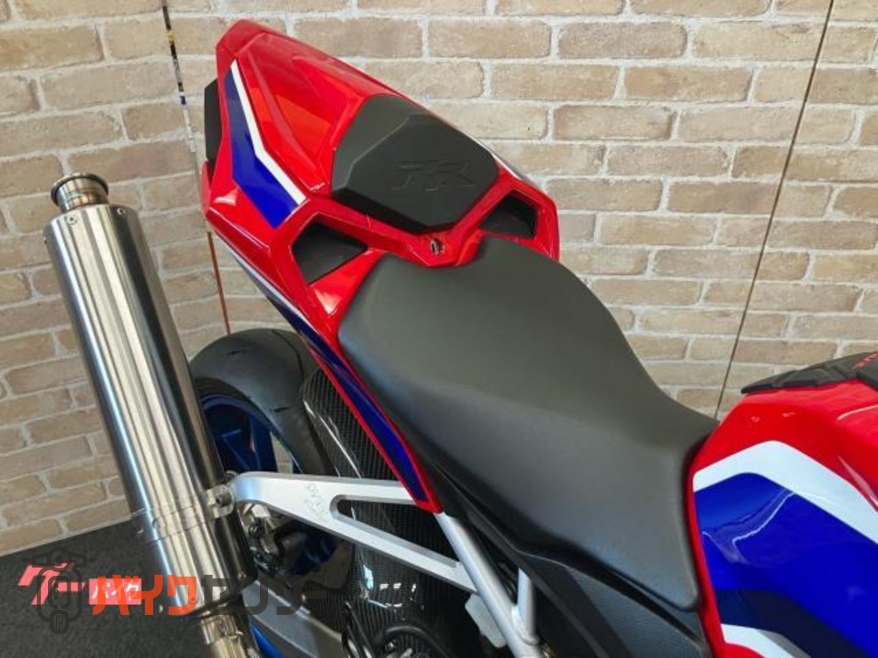 CBR250RR　マルケジーニホイール　オーリンズリアサス　OVERハンドル　マジカルスクリーン前後フェンダー　ベビーフェイスステップ等_42