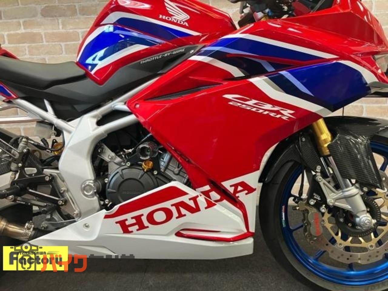 CBR250RR　マルケジーニホイール　オーリンズリアサス　OVERハンドル　マジカルスクリーン前後フェンダー　ベビーフェイスステップ等_49