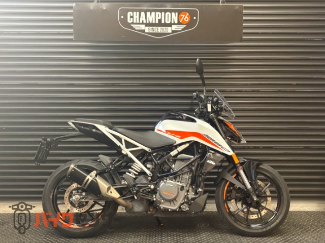 390デューク ウィンドシールド　クイックシフター　グリップヒーター　倒立フォーク　ＵＳＢ　ヘルメットロック