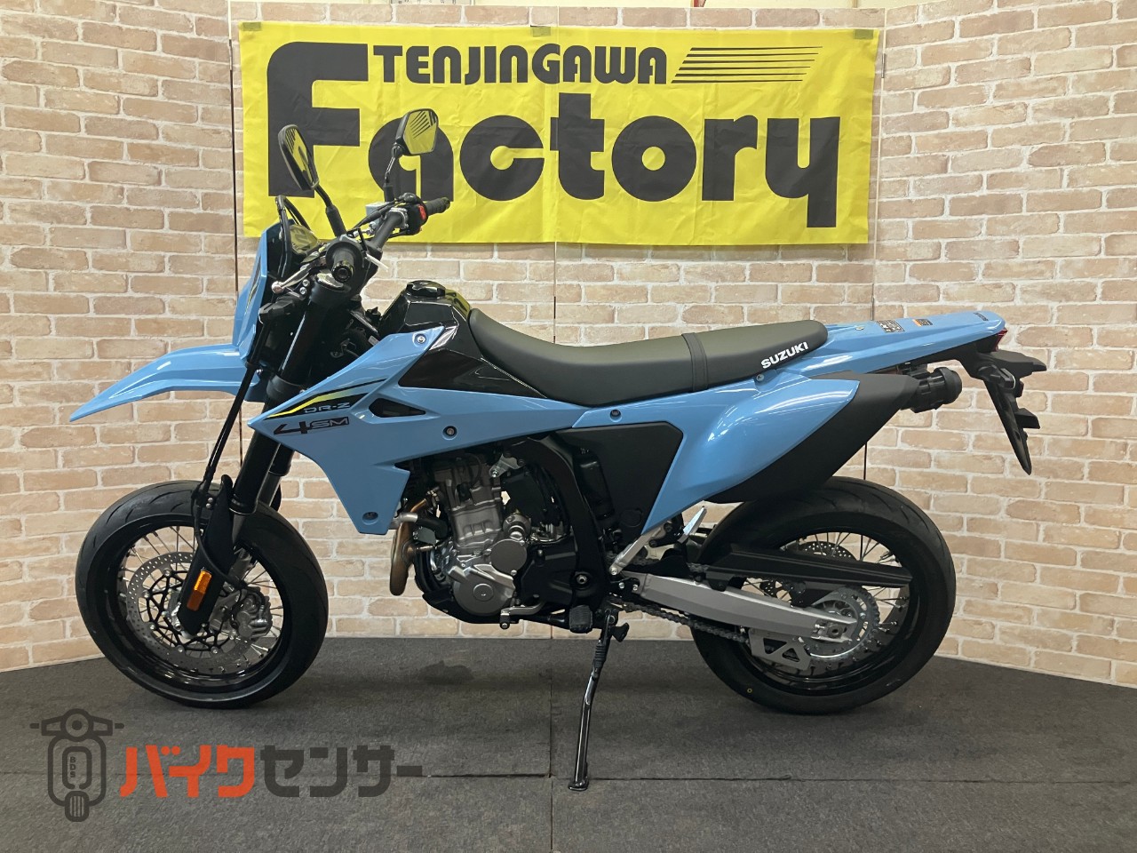 DR-Z4SM 電子制御スロットル ドライブモードセレクター トラクションコントロール スカイグレー ヘルメットホルダー_1