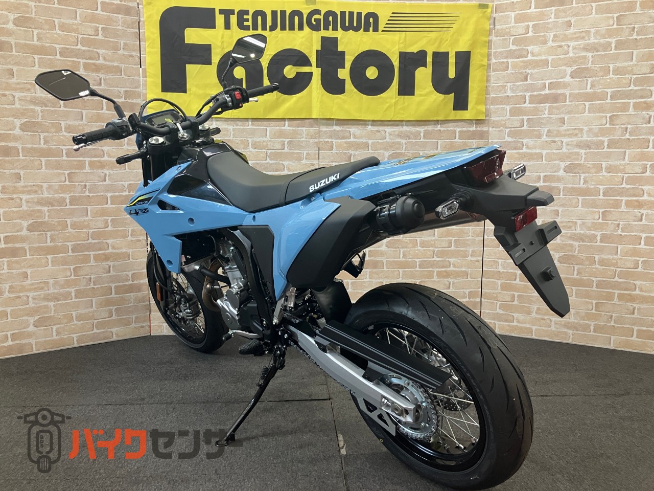 DR-Z4SM 電子制御スロットル ドライブモードセレクター トラクションコントロール スカイグレー ヘルメットホルダー_5