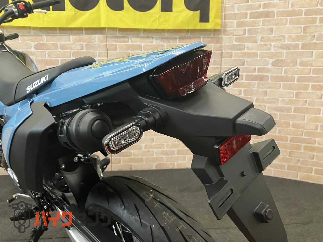 DR-Z4SM 電子制御スロットル ドライブモードセレクター トラクションコントロール スカイグレー ヘルメットホルダー_6