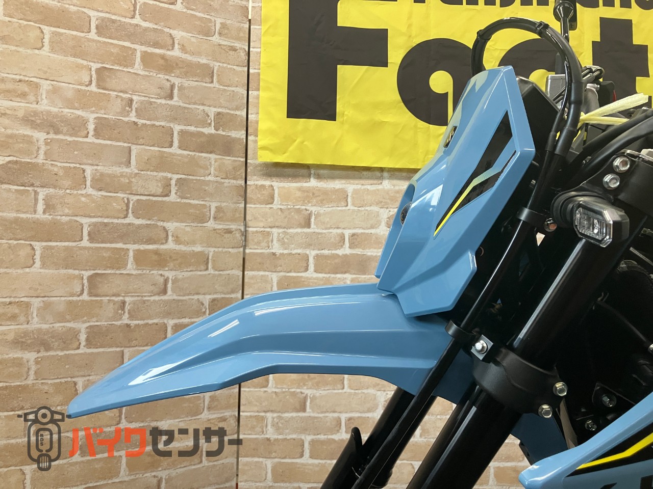 DR-Z4SM 電子制御スロットル ドライブモードセレクター トラクションコントロール スカイグレー ヘルメットホルダー_11