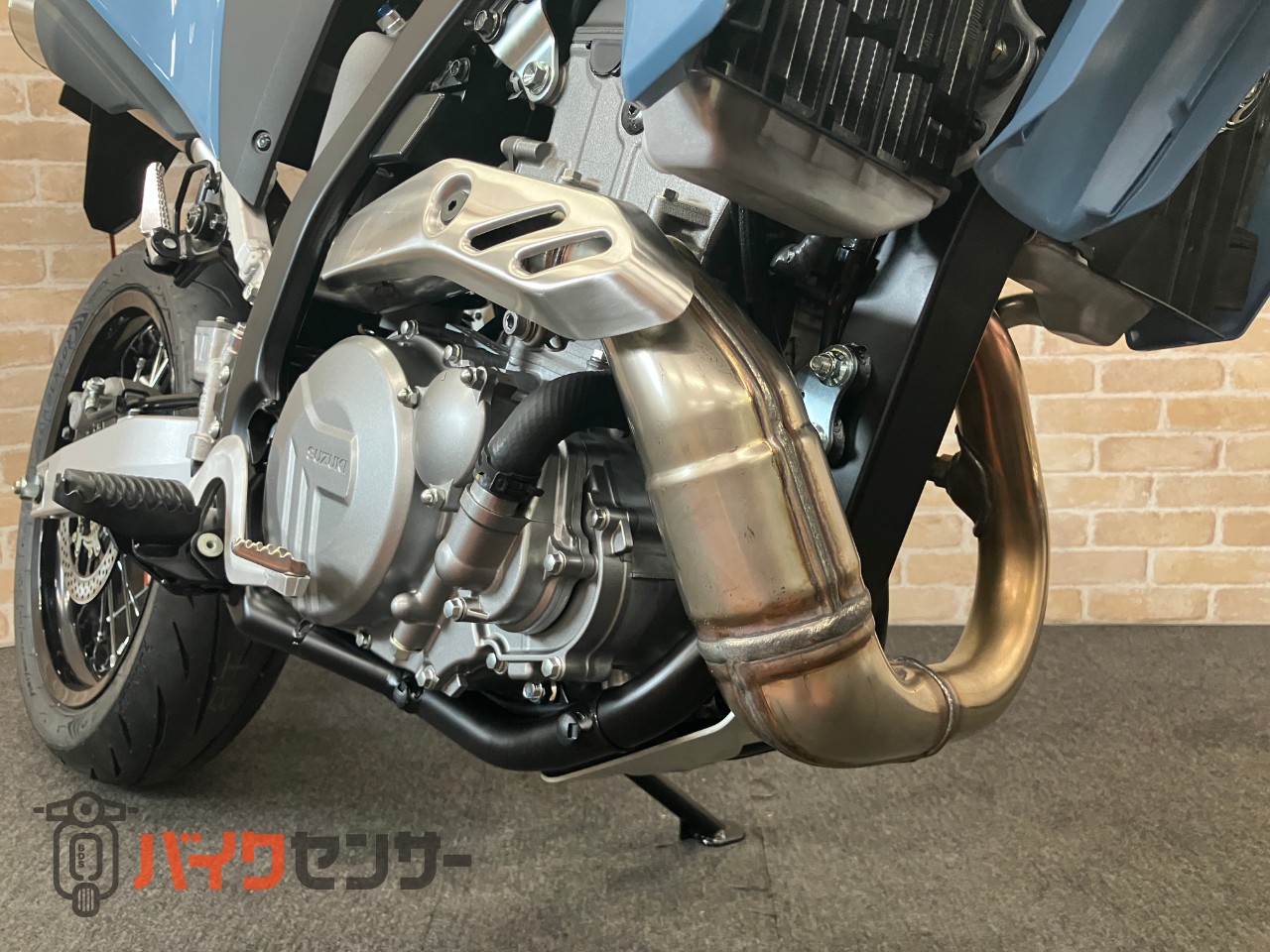 DR-Z4SM 電子制御スロットル ドライブモードセレクター トラクションコントロール スカイグレー ヘルメットホルダー_30