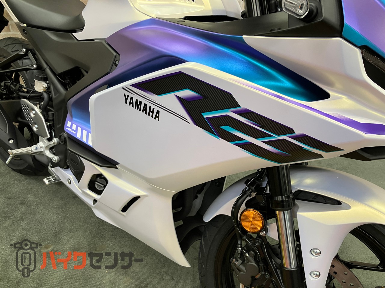YZF-R25_26