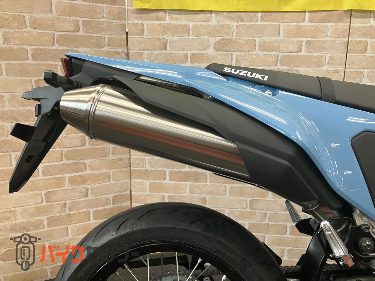 ＤＲ－Ｚ４ＳＭ 電子制御スロットル　ドライブモードセレクター　トラクションコントロール　　スカイグレー　ヘルメットホルダー_13