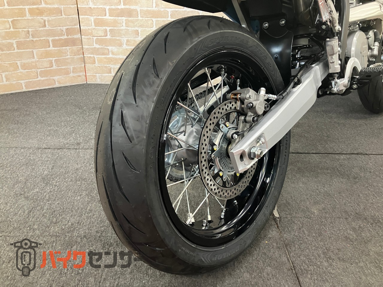 ＤＲ－Ｚ４ＳＭ 電子制御スロットル　ドライブモードセレクター　トラクションコントロール　　スカイグレー　ヘルメットホルダー_16