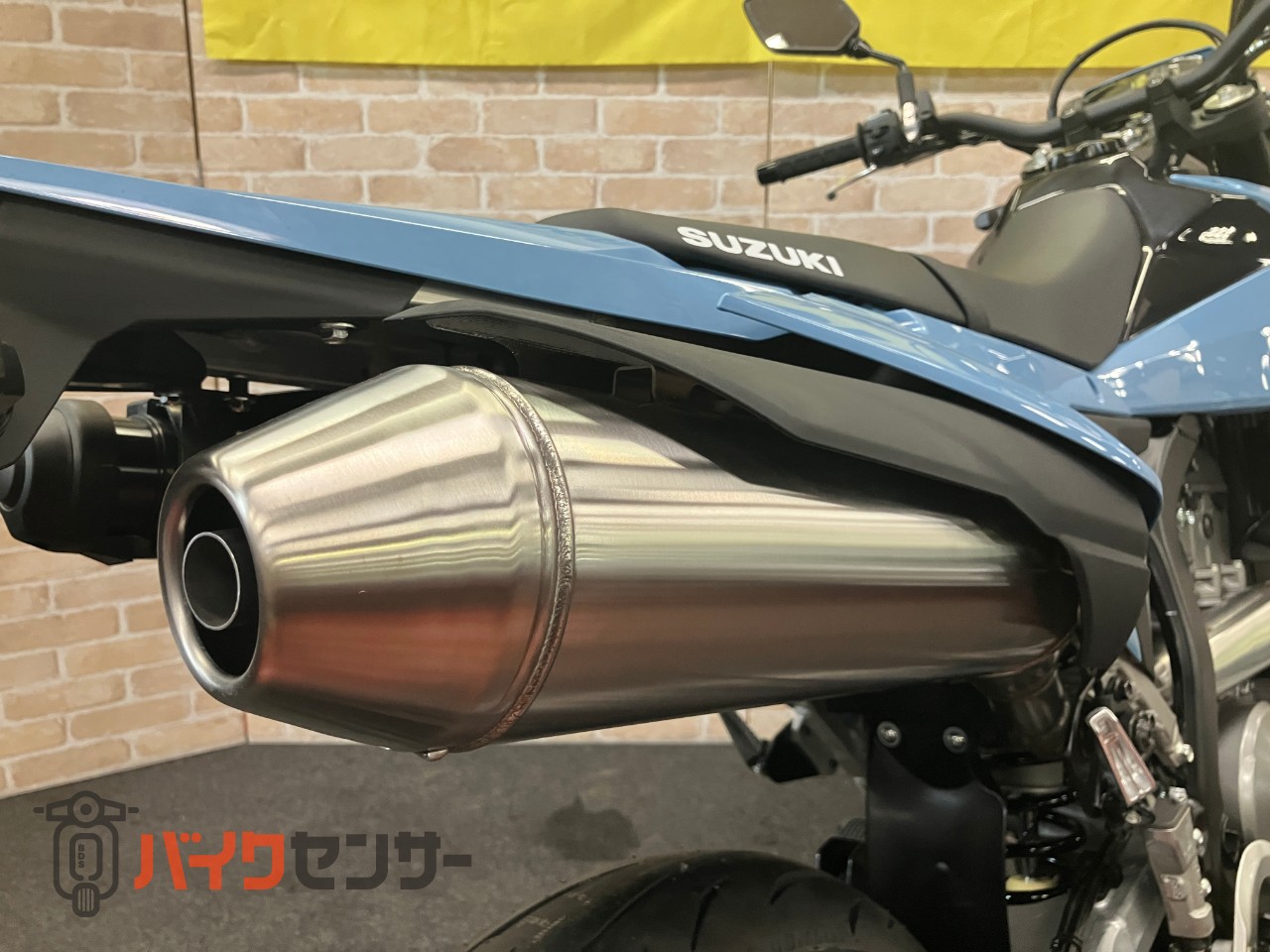 ＤＲ－Ｚ４ＳＭ 電子制御スロットル　ドライブモードセレクター　トラクションコントロール　　スカイグレー　ヘルメットホルダー_17