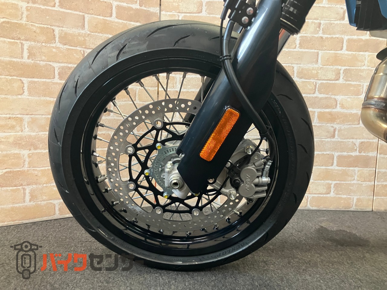 ＤＲ－Ｚ４ＳＭ 電子制御スロットル　ドライブモードセレクター　トラクションコントロール　　スカイグレー　ヘルメットホルダー_25