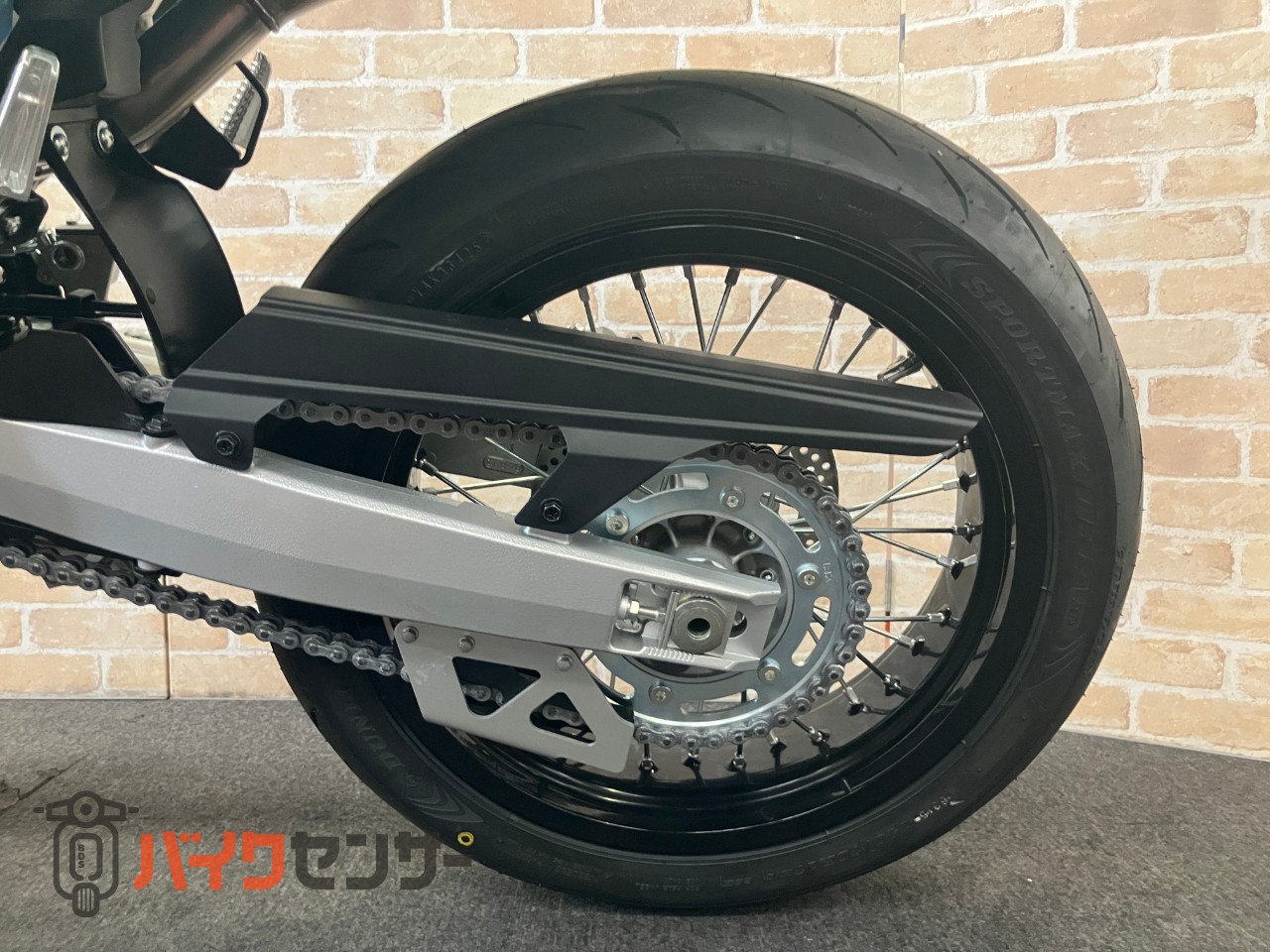 ＤＲ－Ｚ４ＳＭ 電子制御スロットル　ドライブモードセレクター　トラクションコントロール　　スカイグレー　ヘルメットホルダー_30
