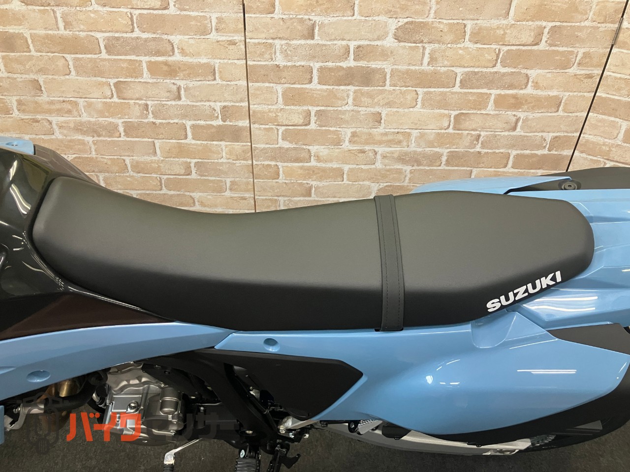 ＤＲ－Ｚ４ＳＭ 電子制御スロットル　ドライブモードセレクター　トラクションコントロール　　スカイグレー　ヘルメットホルダー_34