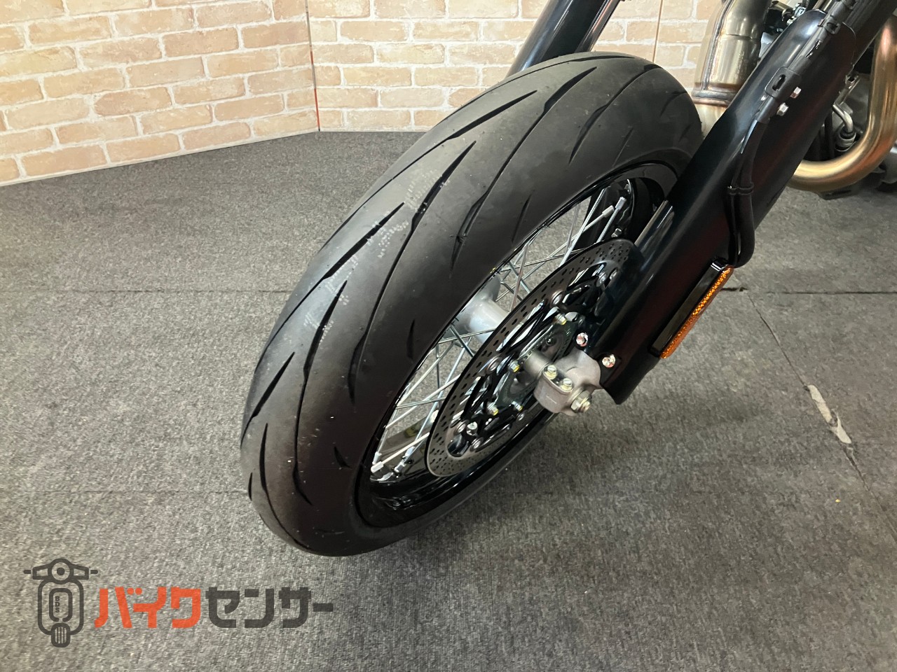 ＤＲ－Ｚ４ＳＭ 電子制御スロットル　ドライブモードセレクター　トラクションコントロール　　スカイグレー　ヘルメットホルダー_37