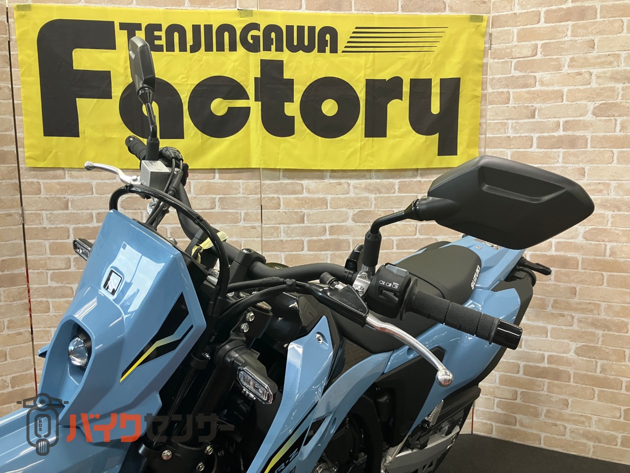 ＤＲ－Ｚ４ＳＭ 電子制御スロットル　ドライブモードセレクター　トラクションコントロール　　スカイグレー　ヘルメットホルダー_38